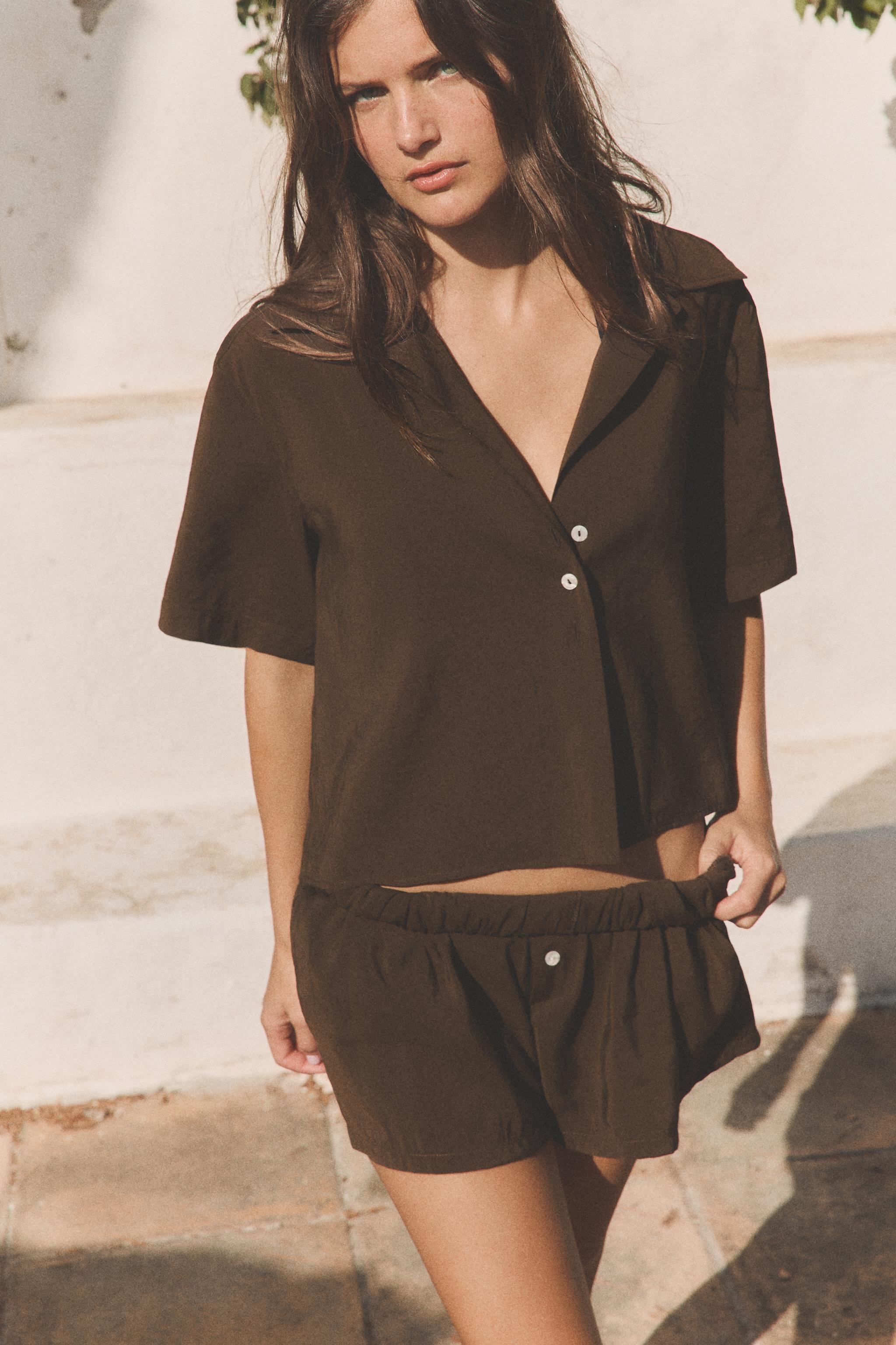 FLOWY SHORT SLEEVE SHIRT